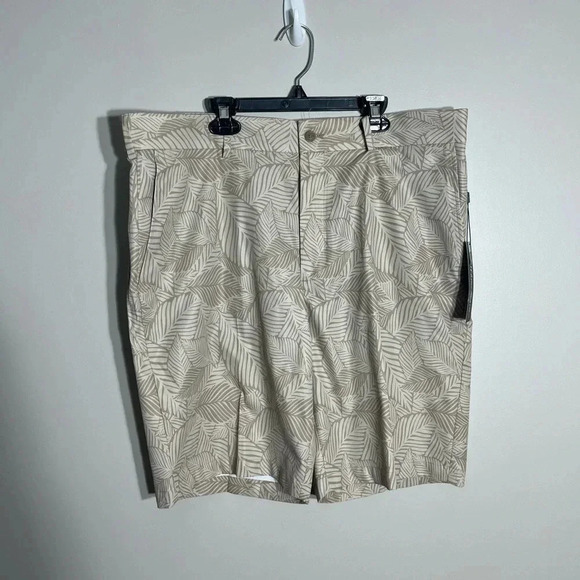 NWT! Walter Hagen Tan Leaf Print Hybrid Shorts Multiple Sizes - Picture 1 of 3